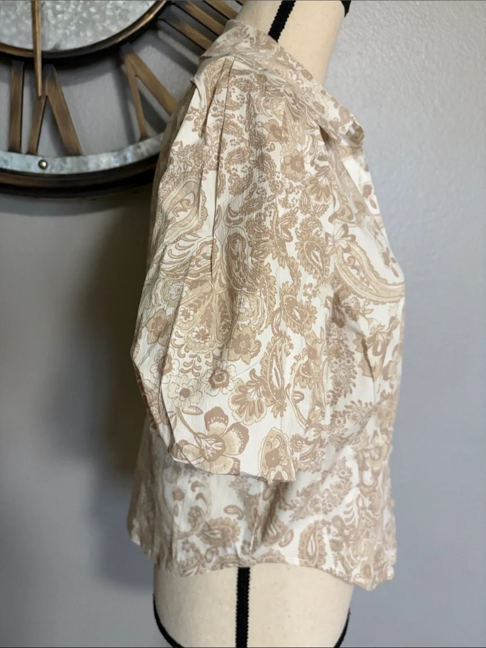 BAGATELLE White with tan flora print Puff Sleeve Button-Front Women's Shirt - Picture 7 of 10